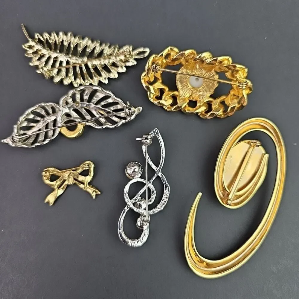 Unbranded vintage brooch